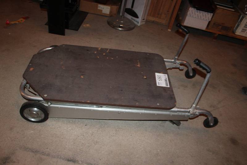 lot 185 image: 4-Wheel Cart