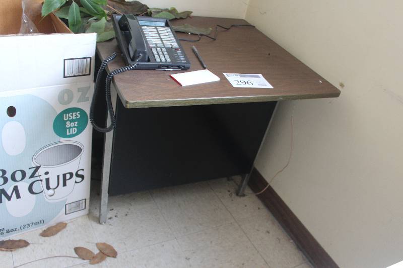 lot 296 image: Desk