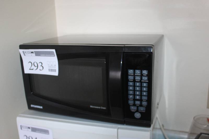 lot 293 image: Sylvania Microwave