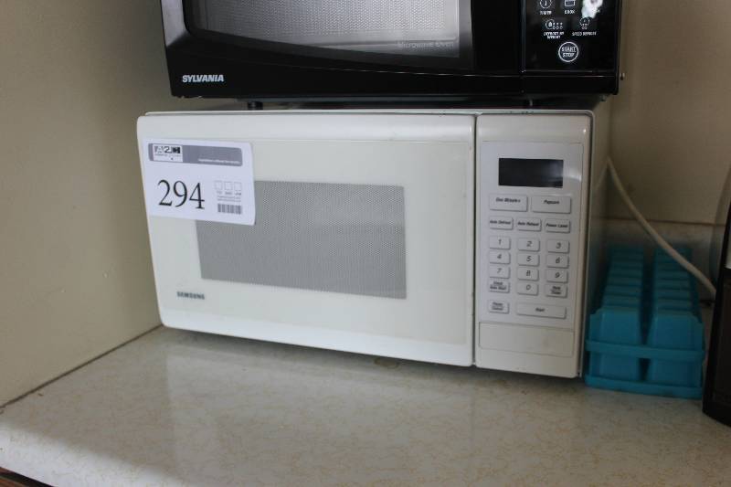 lot 294 image: Samsung Microwave