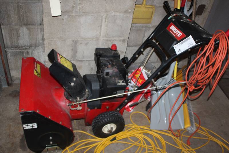 lot 4 image: Brute Snowblower