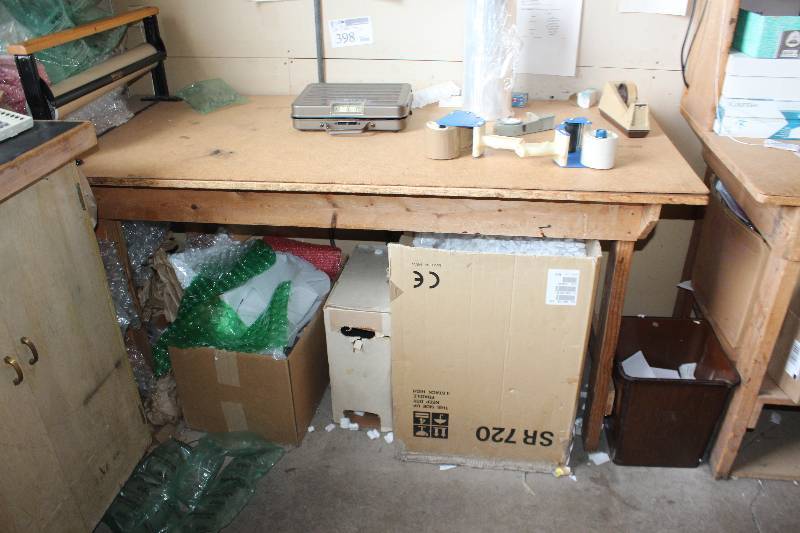 lot 398 image: Table