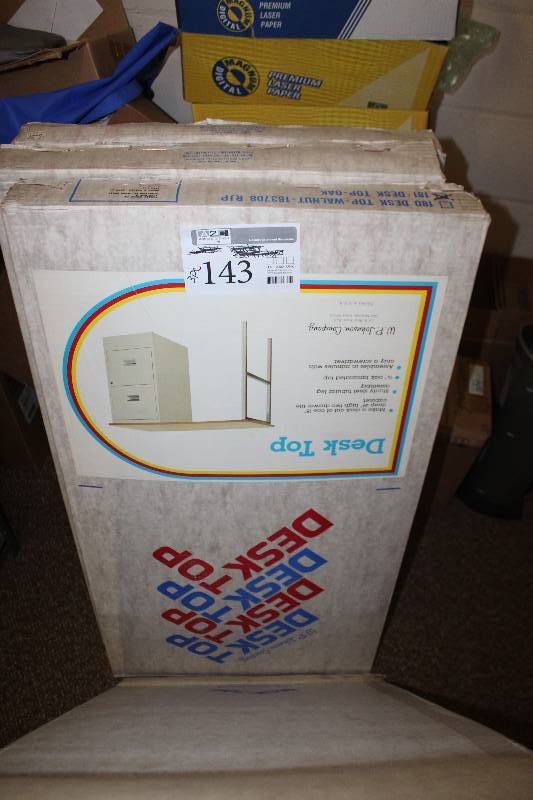 lot 143 image: Lot of (3) Desk Top
