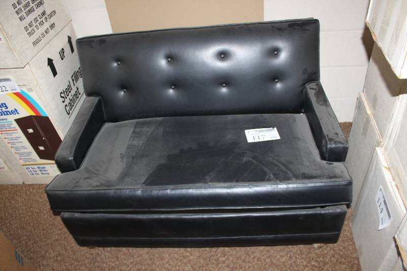 lot 117 image: Love Seat w Hide-a-bed