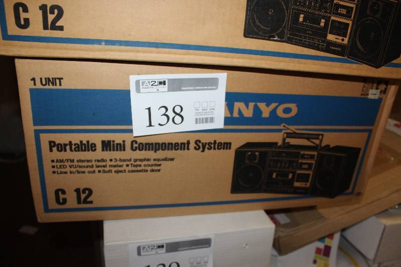 lot 138 image: Sanyo AMFM Stereo Portable Mini Component System w Graphic Equalizer