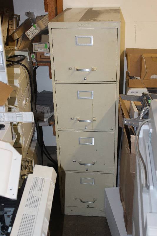 lot 453 image: 4-Drawer Metal File Cabinet