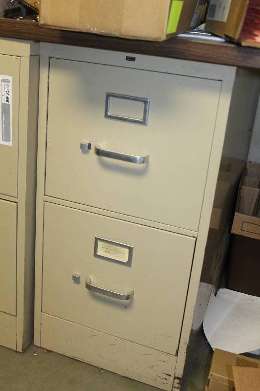 lot 461 image: Hon 2-Drawer Metal File Cabinet