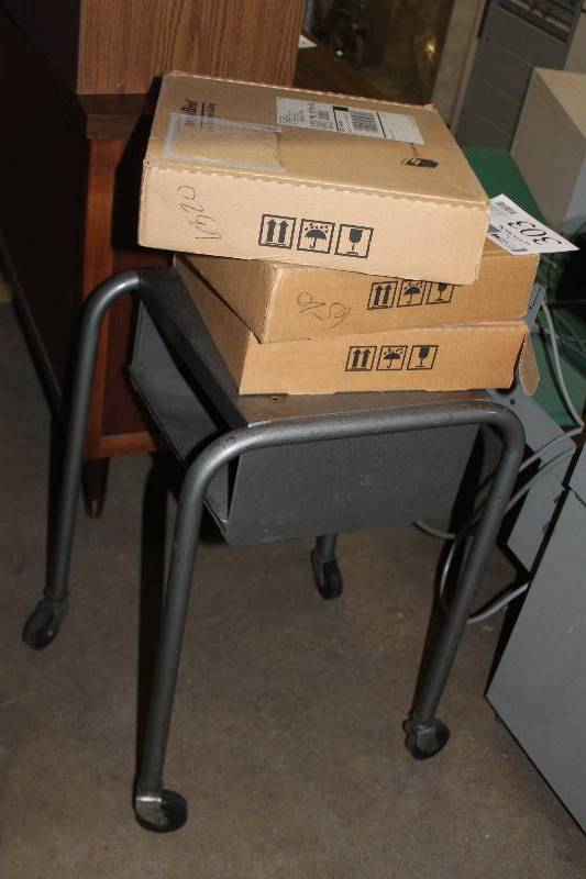 lot 303 image: 4-Wheel Cart