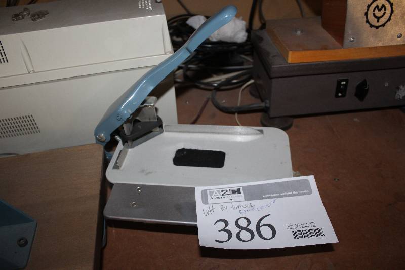 lot 386 image: Lassco Shear-Action & Self-Sharpening Round Cornerer