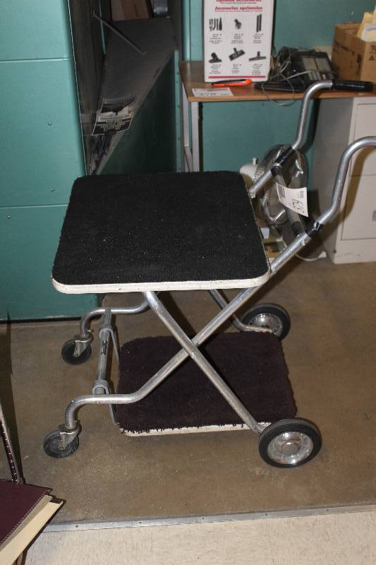 lot 379 image: 4-Wheel Cart