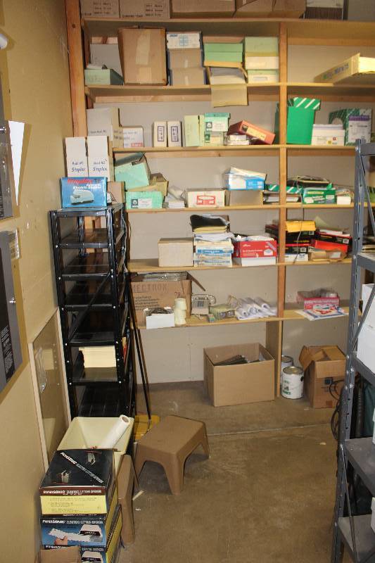 lot 381 image: Room Lot of Office Supplies