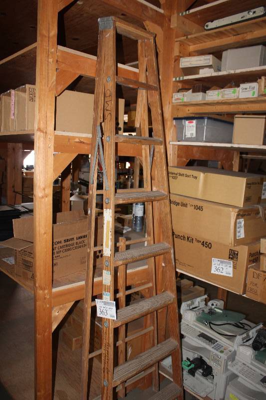 lot 363 image: 8ft. Wood Ladder