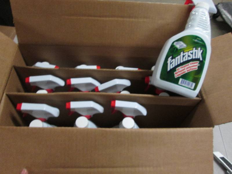 Case of 12 Quart Size Spray Bottle...