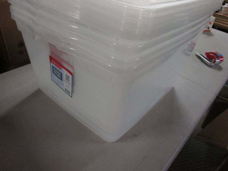 Lot of 4 Rubbermaid 71qt Clear Stor...