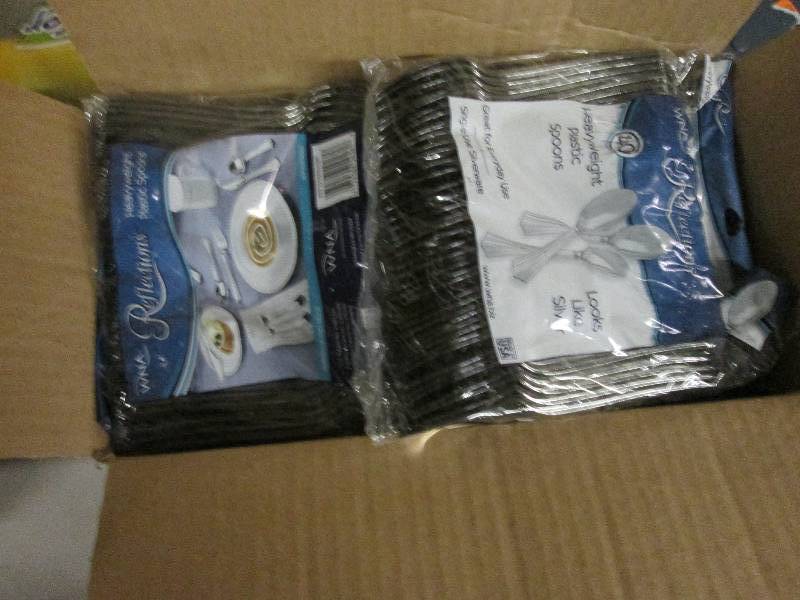 Case of 320 Silver Heavyweight Plas...