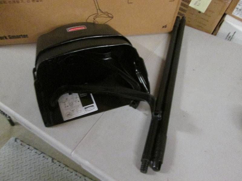Lot of 2 Rubbermaid Upright Dust Pa...