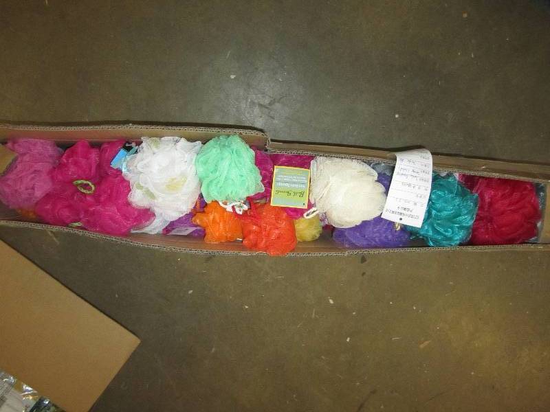 Lot of approx. 50 bath scrubbies...