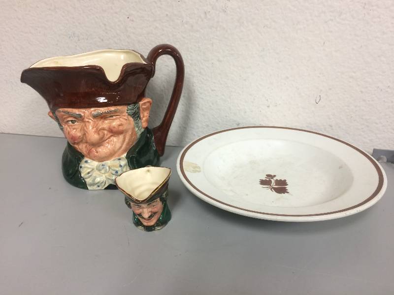 lot 2 image: Old Charley, Dick Turpin and Tea Leaf Plate