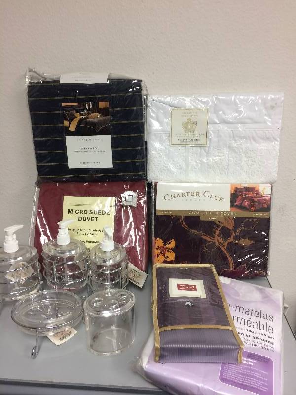 lot 14 image: Assorted Bed Bath Items