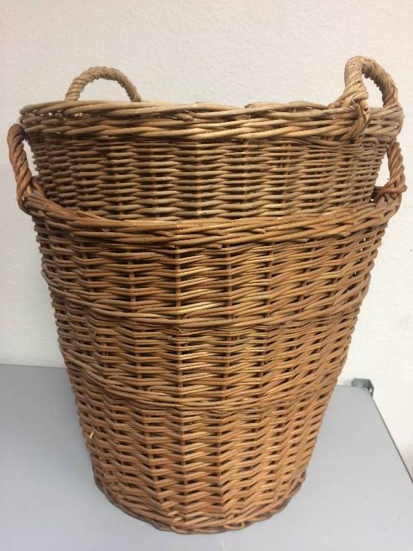 lot 15 image: Wicker Laundry Hampers
