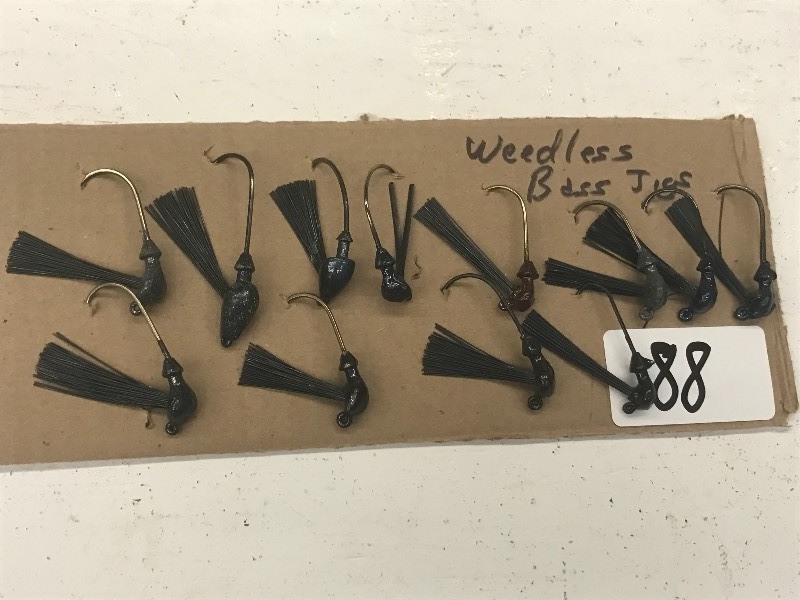(12) Weedless Bass Jigs ...