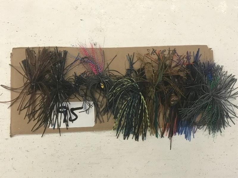 (8) Skirted Weedless Bass Jigs ...