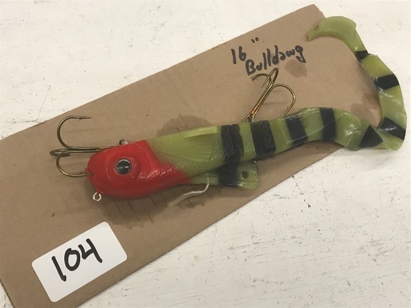 16 Bull Dawg Muskie Lure ...