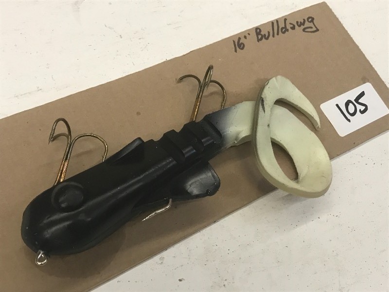 16 Bull Dawg Muskie Lure ...