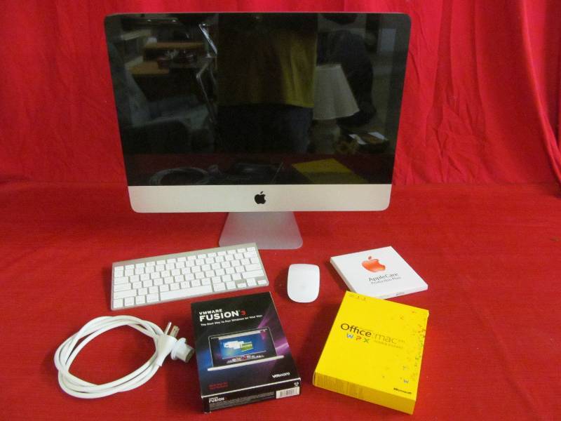 lot 2 image: Apple Mac desktop Computer