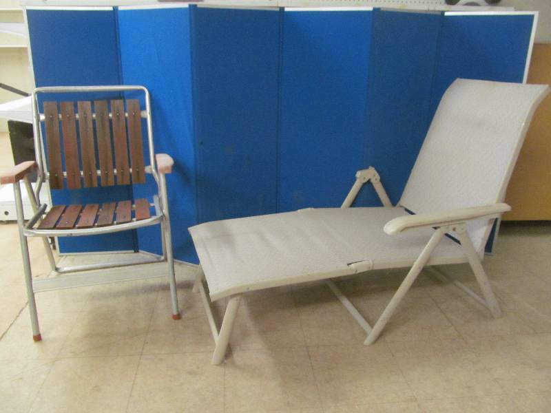 lot 12 image: lawn chairs
