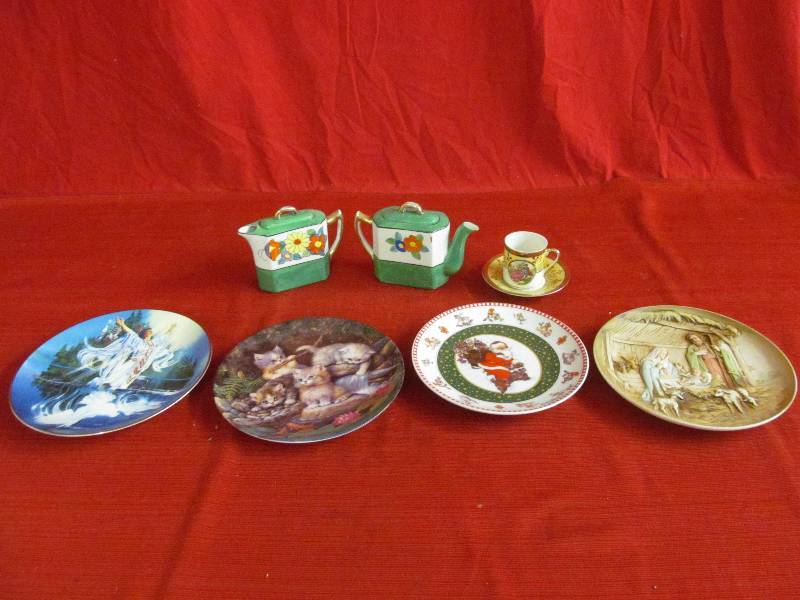 lot 16 image: vintage tea and creamer, collector plates