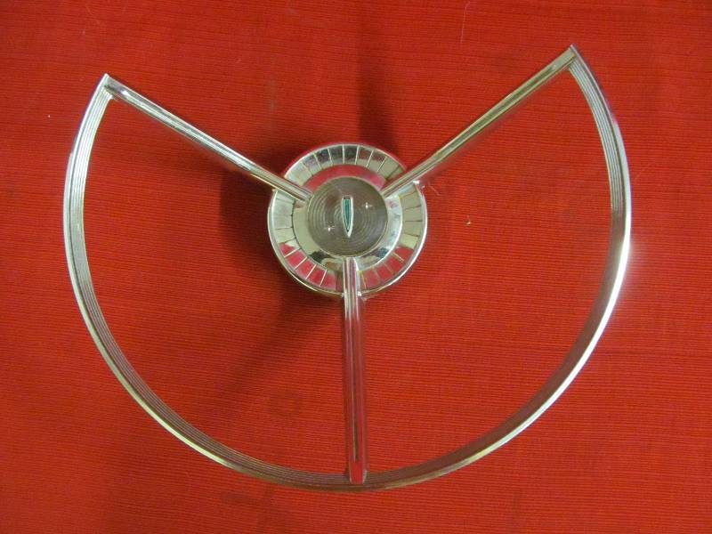 lot 28 image: vintage Horn ring