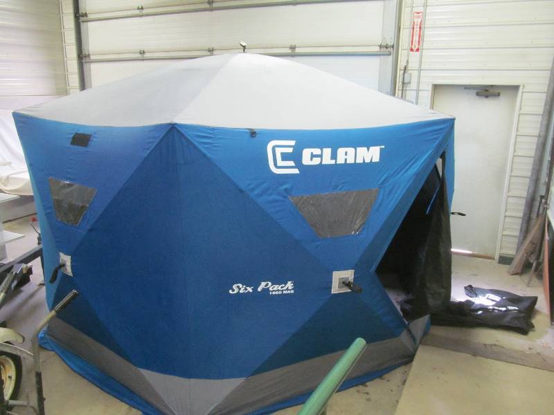 lot 85 image: Clam Six Pack 1660 Mag Ice House