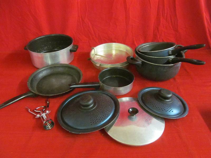 lot 109 image: kitchen ware