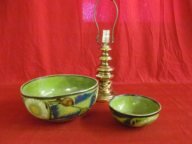 lot 112 image: table lamp. Ceramic bowls