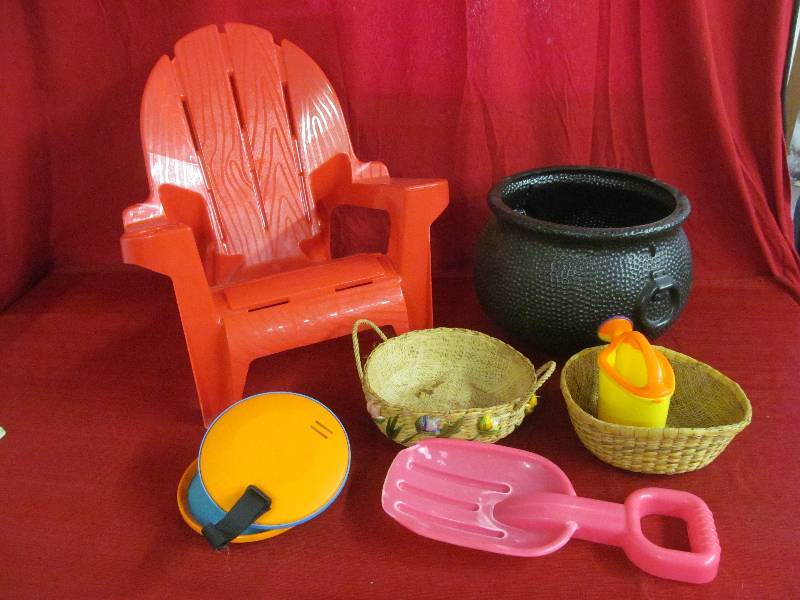 lot 113 image: childs lawn toys
