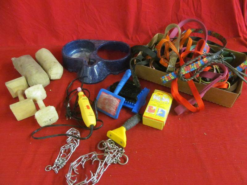 lot 116 image: dog training and grooming equipment