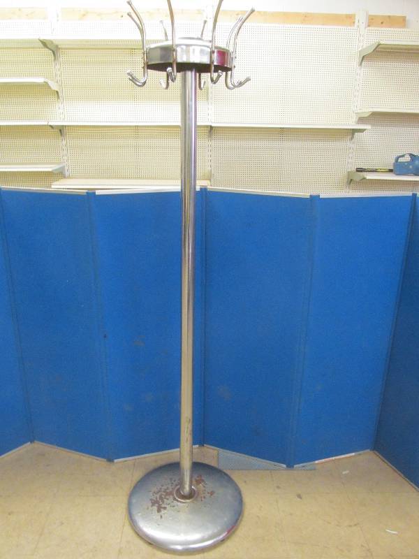 lot 127 image: vintage hat and coat rack