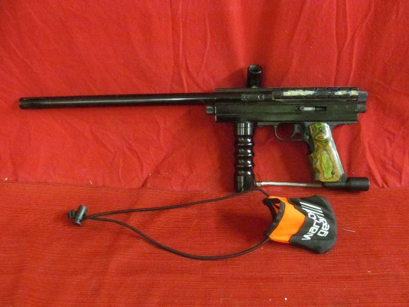 lot 137 image: Raptor paintball gun