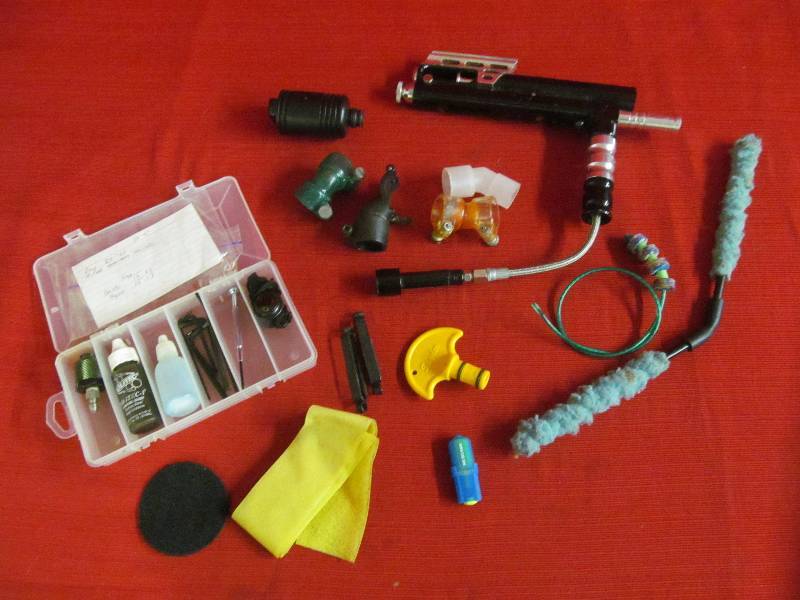 lot 138 image: paintball gun cleaning equipment