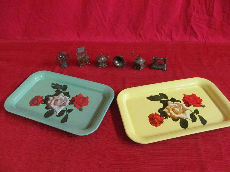 lot 139 image: vintage serving trays