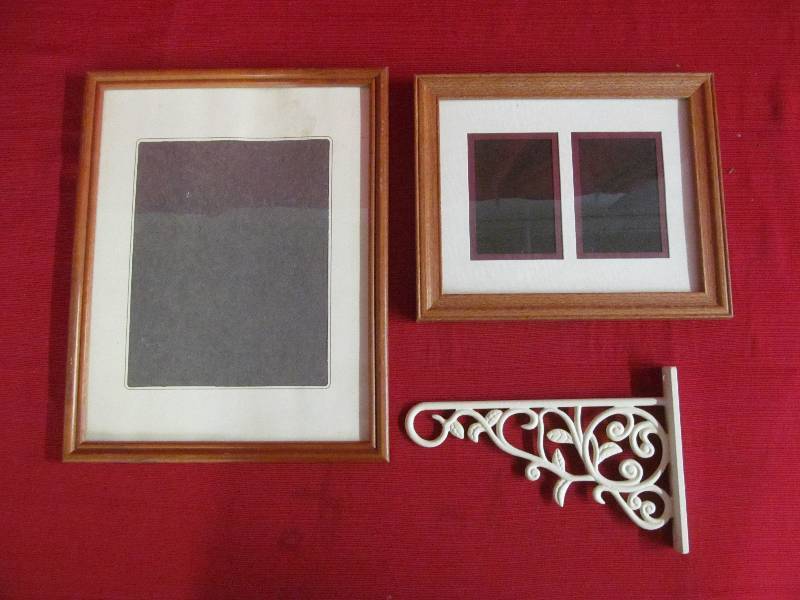 lot 151 image: frames, plant hanger