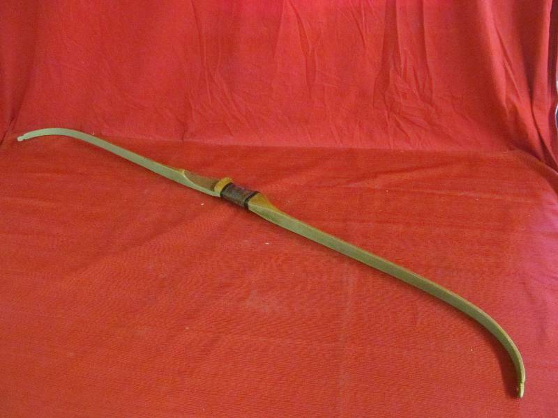 lot 157 image: recurve longbow