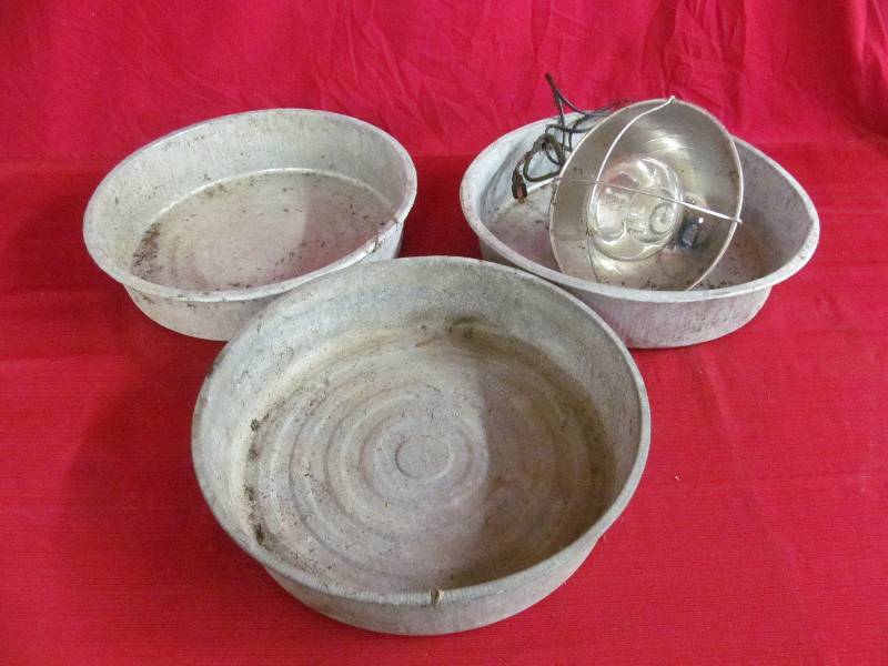 lot 162 image: heat lamp, round feeders