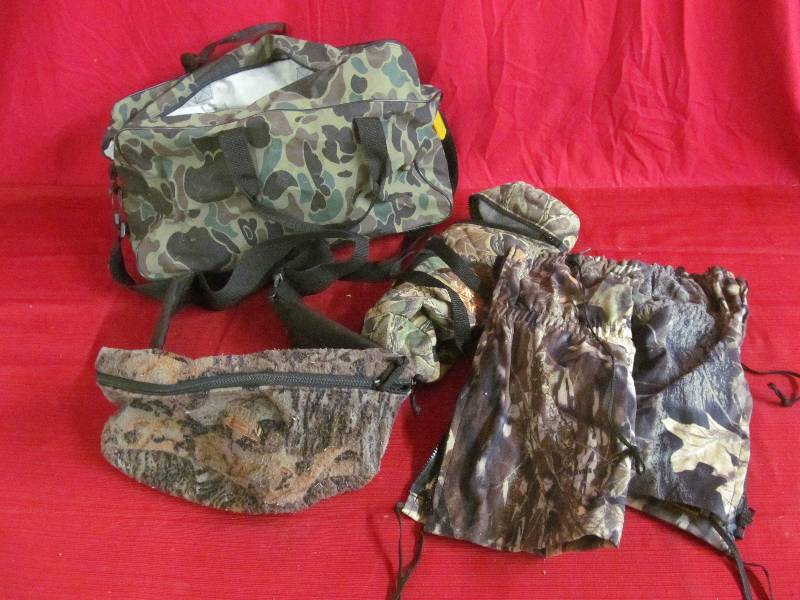lot 163 image: Outdoor Life camo bag, camo thermos bag leg gaitors,fanny pack