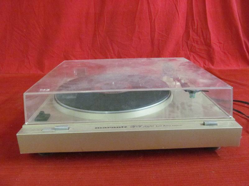 lot 170 image: Maramtz turn table Sharp speakers