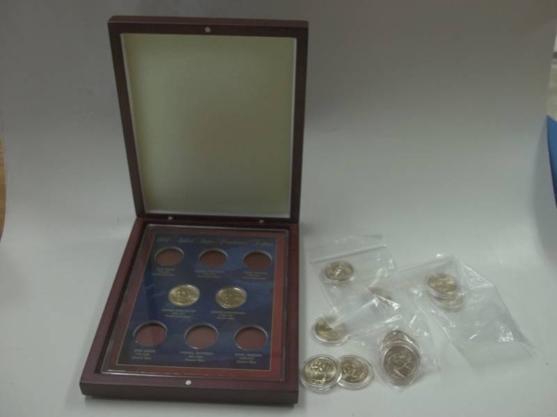 12 Presidential Dollars with 2007 Display case