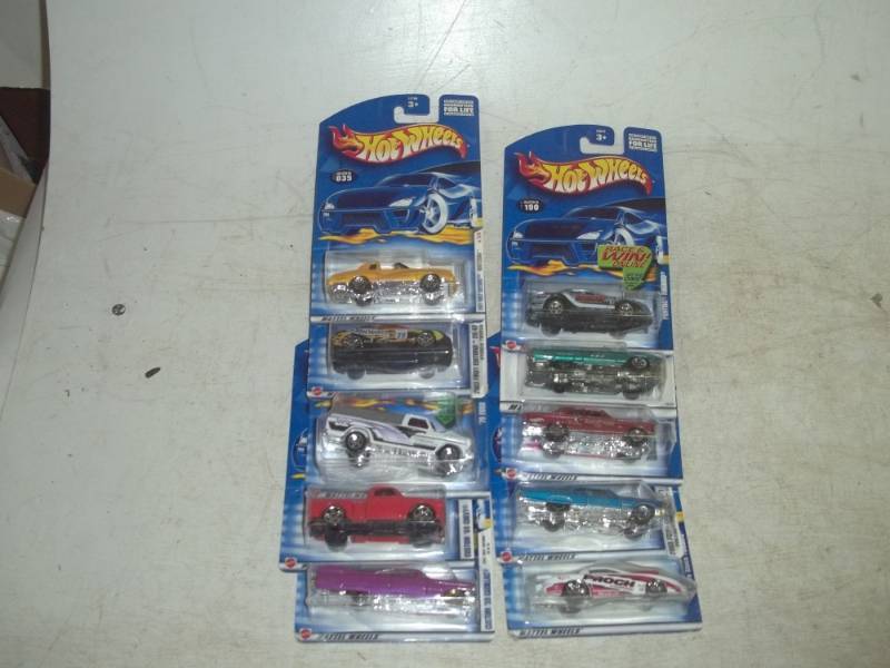 10 Hotwheels Cars