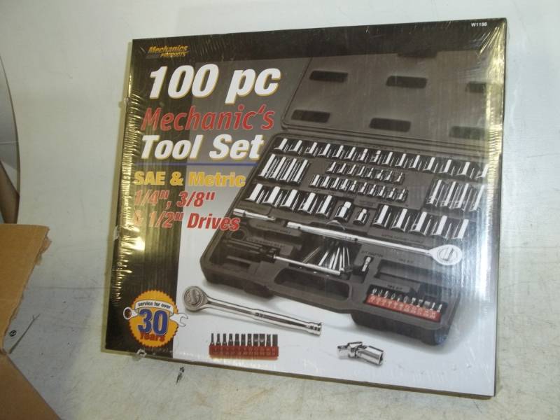 100 Piece Tool Set