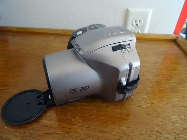 Olympus IS-20 Quartz date 35mm camera
